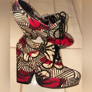 Ecote abstract chunky shoes size 8